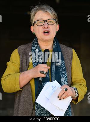 LONDON, GROSSBRITANNIEN. Mai 2025. Natalie Bennett ist eine Politikerin und Journalistin, die von 2012 bis 2016 als Anführerin der Grünen Partei von England und Wales beim Republic Day 2025 von der Republik gefeiert wurde, um die Monarchie abzuschaffen und das Land zum Besseren zu transformieren. Sie findet am Trafalgar Square in London statt. (Foto von 李世惠/siehe Li/Picture Capital) Credit: Siehe Li/Picture Capital/Alamy Live News Stockfoto