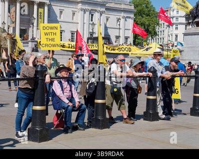 London, Großbritannien. Mai 2025. Die Anti-Monarchie-Gruppe Republic demonstriert am Trafalgar Square in London. Samstag, 10. Mai 2025 Credit: Aldo Shoots/Alamy Live News Stockfoto