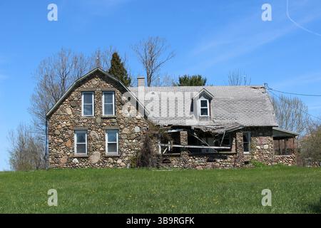 Ein Verlassenes Altes Fieldstone-Haus Stockfoto
