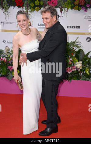 Anne Ratte-Polle und Oliver Masucci bei der 20. Verleihung des Felix Burda Award 2025 im Gasometer Berlin-Schöneberg. Berlin, 09.05.2025 *** Anne Ratte Polle und Oliver Masucci bei der 20. Verleihung des Felix Burda Awards 2025 im Gasometer Berlin Schöneberg Berlin, 09 05 2025 Foto:XF.xKernx/xFuturexImagex filmpreis 6339 Stockfoto