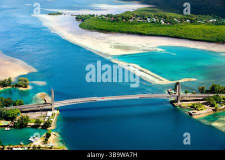 Luftaufnahme von Koror - Babeldaob Japan - Palau Friendship Bridge in Palau - Mikronesien, Ozeanien Stockfoto