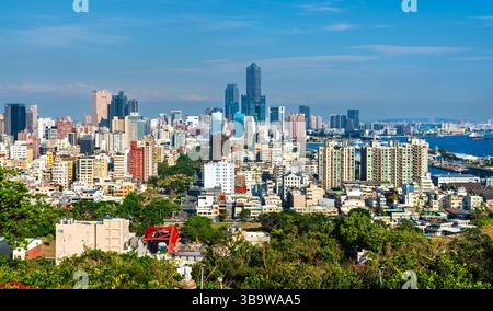 Skyline der Stadt Kaohsiung in Taiwan vom Shoushan Mountain Stockfoto