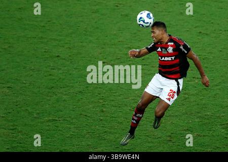 Rio de Janeiro, Brasilien. Mai 2025. Alex Sandro von Flamengo während des Spiels zwischen Flamengo und Bahia für die brasilianische Serie A 2025 im Maracana Stadion in Rio de Janeiro am 10. Mai 2025 Foto: Satiro Sodre/DiaEsportivo/Alamy Live News Credit: DiaEsportivo/Alamy Live News Stockfoto