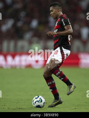 Rio De Janeiro, Brasilien. Mai 2025. RJ - RIO DE JANEIRO - 05/10/2025 - BRASILIANISCHER A 2025, FLAMENGO x BAHIA - Alex Sandro, Flamengo Spieler während des Spiels gegen Bahia im Maracana Stadion für die brasilianische A 2025 Meisterschaft. Foto: Jorge Rodrigues/AGIF Credit: AGIF/Alamy Live News Stockfoto