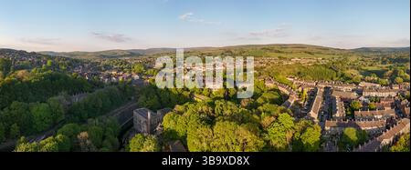 Luftaufnahme von New Mills in Derbyshire Großbritannien mit Torr Vale Mill Stockfoto