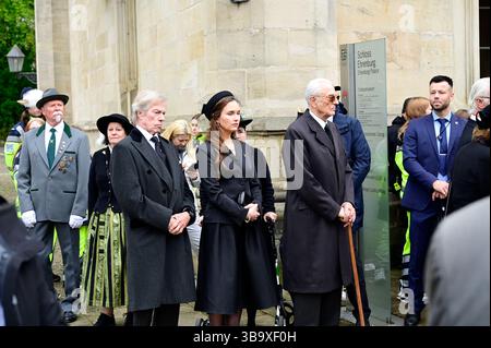 Leopold Prinz von Bayern, Prinzessin Sophie-Alexandra von Bayern und Herzog Franz von Bayern bei der Trauerfeier für Andreas Prinz von Sachsen-Coburg Stockfoto