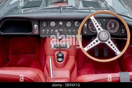 Jaguar E-Typ Cabriolet, Innenraum, 1965, legendärer britischer Sportwagen Stockfoto
