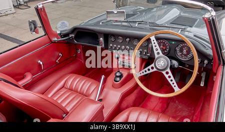 Jaguar E-Typ Cabriolet, Innenraum, 1965, legendärer britischer Sportwagen Stockfoto