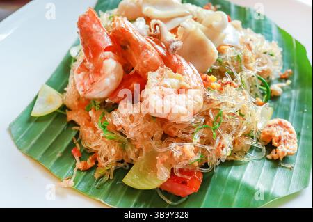Glasnudeln mit Krabbenkala und Kletterflecht Stockfoto