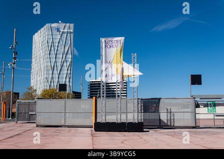 Eintritt zum Parque del Forum und Diagonal Zero Zero oder Torre Diagonal One, entworfen von Emba Estudi Massip-Bosch, Barcelona, Spanien Stockfoto