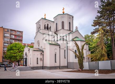 Orthodoxe Kirche Mala Savina, eine erstaunliche kleine Kirche neben dem Sava-Tempel auf dem Vračar-Plateau in Belgrad, Serbien Stockfoto
