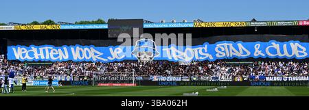 ZWOLLE - Atmosphere Action-Fans PEC Zwolle vor dem niederländischen Eredivisie-Spiel zwischen PEC Zwolle und Go Ahead Eagles im MAC3Park Stadion am 11. Mai 2025 in Zwolle, Niederlande. ANP GERRIT VAN KEULEN Stockfoto