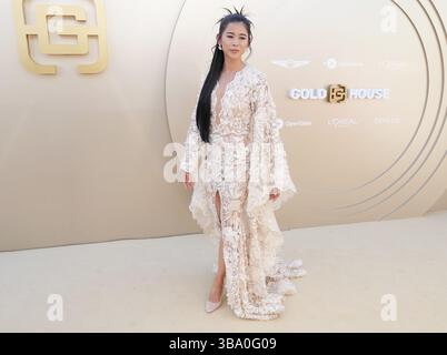 Leah Lewis kommt am Samstag, dem 10. Mai 2025, bei der Gold House 4. Jährlichen GOLD-GALA im Dorothy Chandler Pavilion Music Center in Los Angeles, CA. (Foto: Sthanlee B. Mirador/SIPA USA) Stockfoto