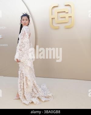 Leah Lewis kommt am Samstag, dem 10. Mai 2025, bei der Gold House 4. Jährlichen GOLD-GALA im Dorothy Chandler Pavilion Music Center in Los Angeles, CA. (Foto: Sthanlee B. Mirador/SIPA USA) Stockfoto