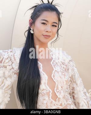 Leah Lewis kommt am Samstag, dem 10. Mai 2025, bei der Gold House 4. Jährlichen GOLD-GALA im Dorothy Chandler Pavilion Music Center in Los Angeles, CA. (Foto: Sthanlee B. Mirador/SIPA USA) Stockfoto