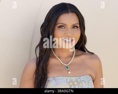 Mindy Kaling kommt am Samstag, den 10. Mai 2025, bei der Gold House 4. Jährlichen GOLD-GALA im Dorothy Chandler Pavilion Music Center in Los Angeles, CA. (Foto: Sthanlee B. Mirador/SIPA USA) Stockfoto