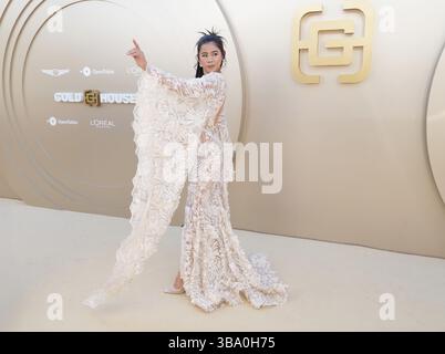 Los Angeles, USA. Mai 2025. Leah Lewis kommt am Samstag, dem 10. Mai 2025, bei der Gold House 4. Jährlichen GOLD-GALA im Dorothy Chandler Pavilion Music Center in Los Angeles, CA. (Foto: Sthanlee B. Mirador/SIPA USA) Credit: SIPA USA/Alamy Live News Stockfoto