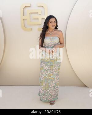Los Angeles, USA. Mai 2025. Mindy Kaling kommt am Samstag, den 10. Mai 2025, bei der Gold House 4. Jährlichen GOLD-GALA im Dorothy Chandler Pavilion Music Center in Los Angeles, CA. (Foto: Sthanlee B. Mirador/SIPA USA) Credit: SIPA USA/Alamy Live News Stockfoto