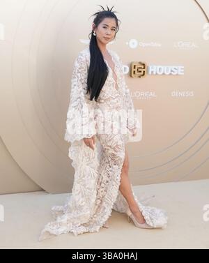 Los Angeles, USA. Mai 2025. Leah Lewis kommt am Samstag, dem 10. Mai 2025, bei der Gold House 4. Jährlichen GOLD-GALA im Dorothy Chandler Pavilion Music Center in Los Angeles, CA. (Foto: Sthanlee B. Mirador/SIPA USA) Credit: SIPA USA/Alamy Live News Stockfoto