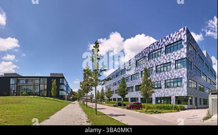 Garching, Deutschland - Panoramablick auf Gebäude und Architektur des Campus und Forschungszentrums der TUM Stockfoto