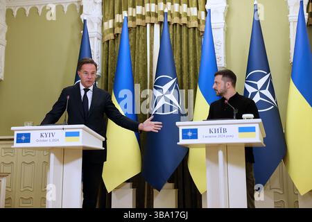 Pressekonferenz mit NATO-Generalsekretär Mark Rutte und dem ukrainischen Präsidenten Wolodymyr Zelenskij Stockfoto