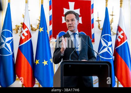 Gemeinsame Pressekonferenz mit NATO-Generalsekretär Mark Rutte und dem Präsidenten der Slowakischen Republik, Peter Pellegrini Stockfoto