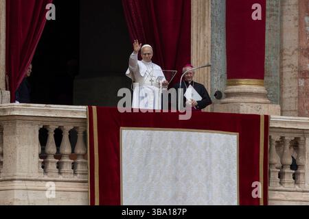 Leo XIV. Wählte den neuen Papst Leo XIV. Während eines Regina-Caeli-Gebets am Sonntag, den der neu gewählte Papst Leo XIV. Am 11. Mai 2025 in Vatikanstadt gegeben hatte. Während seines Segens forderte Leo XIV. Das Ende der Konflikte in der Ukraine, im Nahen Osten und in Asien. Am 8. Mai wählte ein Konklave von 133 Kardinälen Robert Francis Prevost, Leon XIV. Zum neuen Papst 267. Vatikanstadt Vatikanstadt Heiliger Stuhl Copyright: XMatrixxImagesx/xAndrexPainx Stockfoto