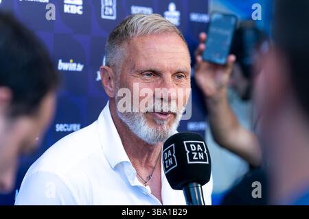 Genk, Belgien. Mai 2025. GENK, BELGIEN - 11. MAI: Trainer Thorsten Fink von KRC Genk während des Jupiler Pro League Championship Play offs Spiels zwischen KRC Genk und Club Brugge KV in der Cegeka Arena am 11. Mai 2025 in Genk, Belgien. (Foto von Joris Verwijst/Orange Pictures) Credit: Orange Pics BV/Alamy Live News Stockfoto