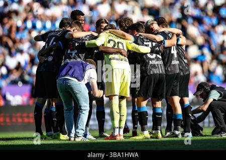Genk, Belgien. Mai 2025. Die Spieler des Clubs werden am Sonntag, den 11. Mai 2025 in Genk zu Beginn eines Fußballspiels zwischen KRC Genk und Club Brugge am 8. Tag (von 10) der Play-offs der Champions der ersten Liga der Jupiler Pro League 2024-2025 in der belgischen Meisterschaft gezeigt. BELGA FOTO BRUNO FAHY Credit: Belga News Agency/Alamy Live News Stockfoto