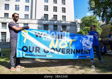 London, Großbritannien. Mai 2025. Mitglieder der britischen israelischen Gemeinschaft und andere Demonstranten versammeln sich vor der Downing Street und fordern ein Ende des Krieges in Gaza und die Freilassung aller israelischen Geiseln, die von der Hamas und gegen die Regierung von Benjamin Netanjahu gehalten werden. Quelle: Vuk Valcic/Alamy Live News Stockfoto