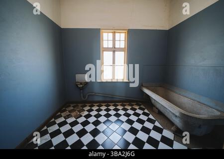 In einem alten Kolonialhaus der verlassenen Geisterdiamantenstadt Kolmanskop in Namibia Stockfoto