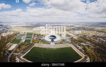 Drohnenfoto des Olympiastadions und des Olympiaparks in Berlin, Deutschland, Europa Stockfoto