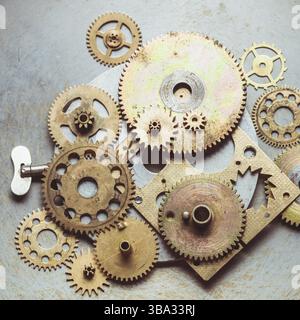 Steampunk-Hintergrund von mechanischen Uhren Details über alte Metall Hintergrund. Im Inneren der Uhr, Zahnräder Stockfoto