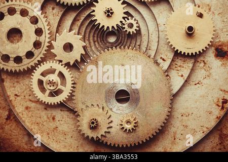 Steampunk-Hintergrund von mechanischen Uhren Details über alte Metall Hintergrund. Im Inneren der Uhr, Zahnräder Stockfoto