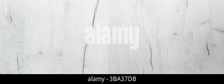 Gewaschener hölzerner Texturhintergrund, helle weiche Eiche aus verwittertem Waschlappen mit verblasster Lackfarbe, die Holzmaserung zeigt. Weißes Hartholz Stockfoto