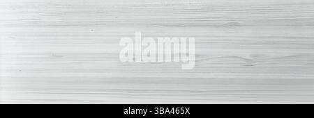 Gewaschener hölzerner Texturhintergrund, helle weiche Eiche aus verwittertem Waschlappen mit verblasster Lackfarbe, die Holzmaserung zeigt. Weißes Hartholz Stockfoto