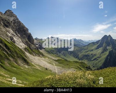 Fantastische Panoramawanderung vom Nebelhorn entlang des Laufbacher Eck über Schneck, Hofats und Oytal Stockfoto