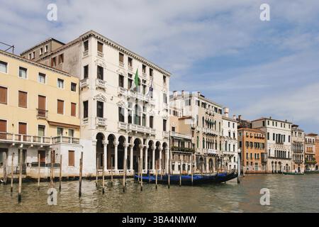 Blick auf Gondeln vom Grand Canal in Venedig, Italien, Europa Stockfoto