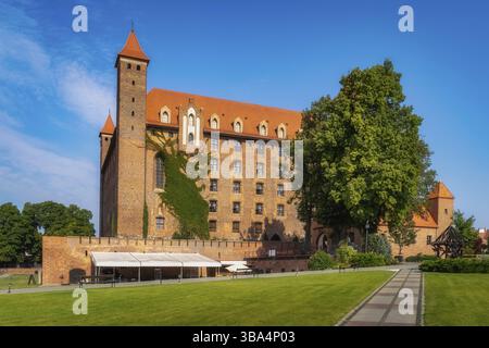 Gniew Castle ist eine ehemalige Burg des Deutschen Ritterordens, die 1290 erbaut wurde. Mittelalterliche Burg am linken Ufer der Weichsel, Polen, Stockfoto