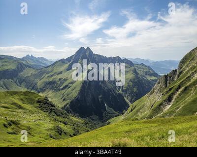 Fantastische Panoramawanderung vom Nebelhorn entlang des Laufbacher Eck über Schneck, Hofats und Oytal Stockfoto