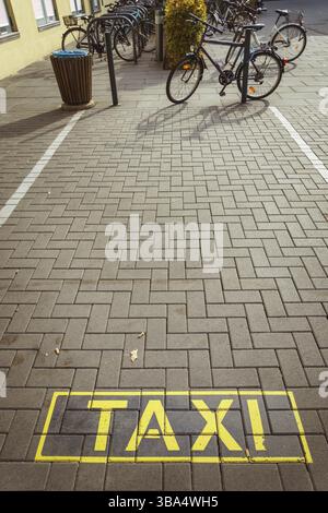 Oktober 19, 2018 Deutschland. Helios Klinikum Krefeld. Fahrrad ökologische Verkehrsträger in Europa. Fahrrad parken auf dem Gebiet der Krankenhaus clin Stockfoto