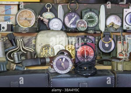 Russland, Moskau, 28. Juli 2018. Zentraler Markt. Antike Antike Kompasse, Europa Stockfoto