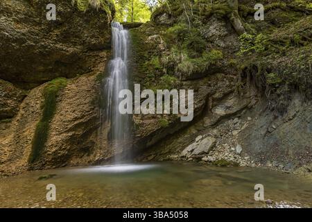 Durch das schöne Naturschutzgebiet Aachtobel im Gunzesriedtal im Allgau Stockfoto