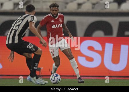 Rio de Janeiro, Brasilien. Mai 2025. Wesley of Internacional während des Spiels zwischen Botafogo und Internacional für die brasilianische Serie A 2025 im Nilton Santos Stadium in Rio de Janeiro am 11. Mai 2025. Foto: Max Peixoto/DiaEsportivo/Alamy Live News Credit: DiaEsportivo/Alamy Live News Stockfoto