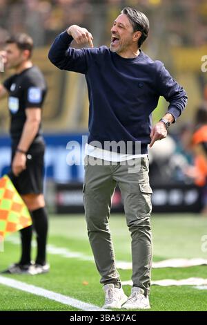Leverkusen, Deutschland. Mai 2025. Niko Kovac, Cheftrainer von Borussia Dortmund, trainiert während des ersten Liga-Fußballspiels zwischen Bayer 04 Leverkusen und Borussia Dortmund am 11. Mai 2025 in Leverkusen. Quelle: Ulrich Hufnagel/Xinhua/Alamy Live News Stockfoto