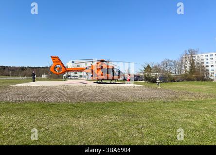 Marktoberdorf, Deutschland. April 2025. Rettungshubschrauber Luftrettung in Kaufbeuren, Bayern, Deutschland, 7. April 2025. Fotograf: ddp Images/STAR-Images Credit: ddp Media GmbH/Alamy Live News Stockfoto