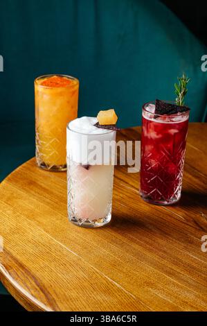 Whiskey-saurer alkoholischer Cocktail an der Bar Stockfoto
