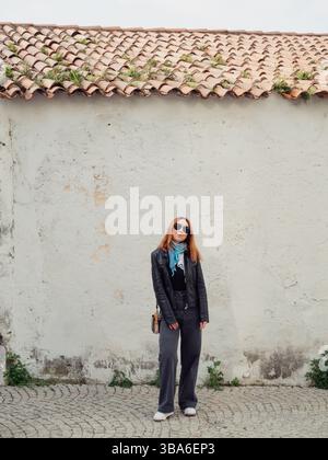 Porträt der Frau in der Altstadt von Olbia Stockfoto