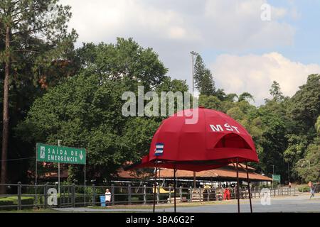 Riesige MST-Kappe aus brasilianischem „movimentos sem Terra“ Stockfoto