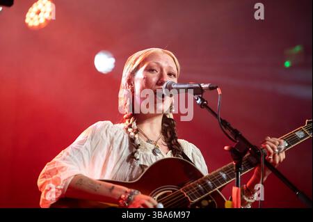 Glasgow, Schottland, Großbritannien. Mai 2025. Nieve Ella tritt am 11. Mai 2025 im SWG3 Glasgow auf. Credit: James Edmond / Alamy Stock Photo/Alamy Live News Stockfoto